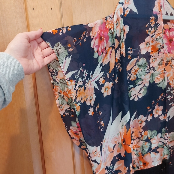 Beach cover up kimono floral top with tassels - Picture 5 of 6